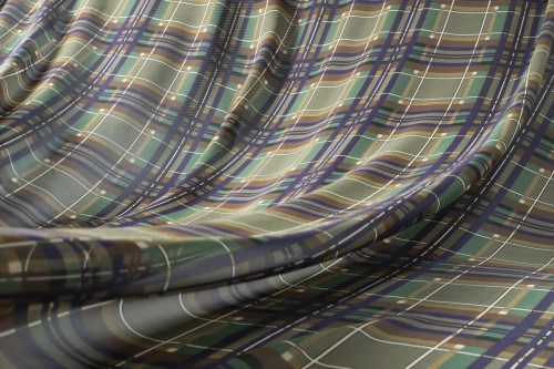 szyfon-jedwabny-krata-w-stylu-tartan-2.webp