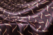 satyna-jedwabna-wzor-geometryczny-bordo-2.webp