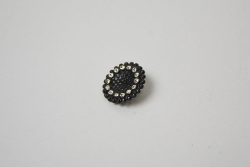Guzik metalowy z cyrkoniami 25mm czarny i pudrowy róż