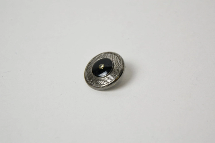 Guzik metalowy 20mm srebrny czarny z cyrkonią